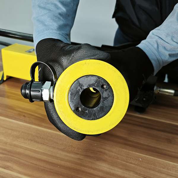  Гидравлический цилиндр 20т. с полым штоком Car-Tool CT-3439